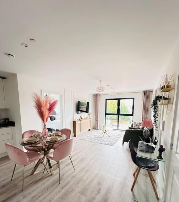 Central Derby Urban 2 Bedroom Flat - An Oasis Of Elegance! Free Parking And Wifi Suitable For Families And Professionals Extérieur photo