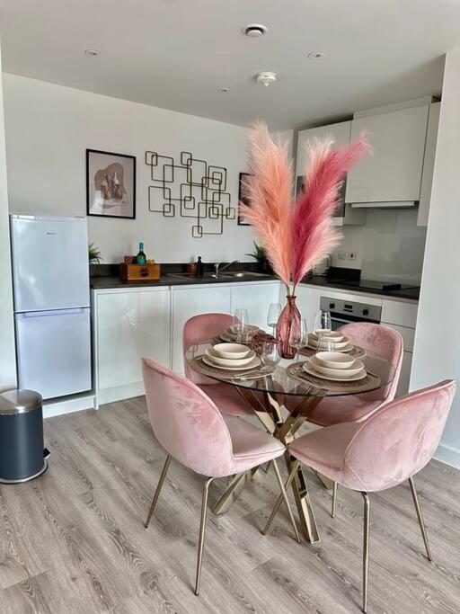 Central Derby Urban 2 Bedroom Flat - An Oasis Of Elegance! Free Parking And Wifi Suitable For Families And Professionals Extérieur photo